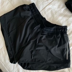 Lululemon Size 6 Hotty Hot short II